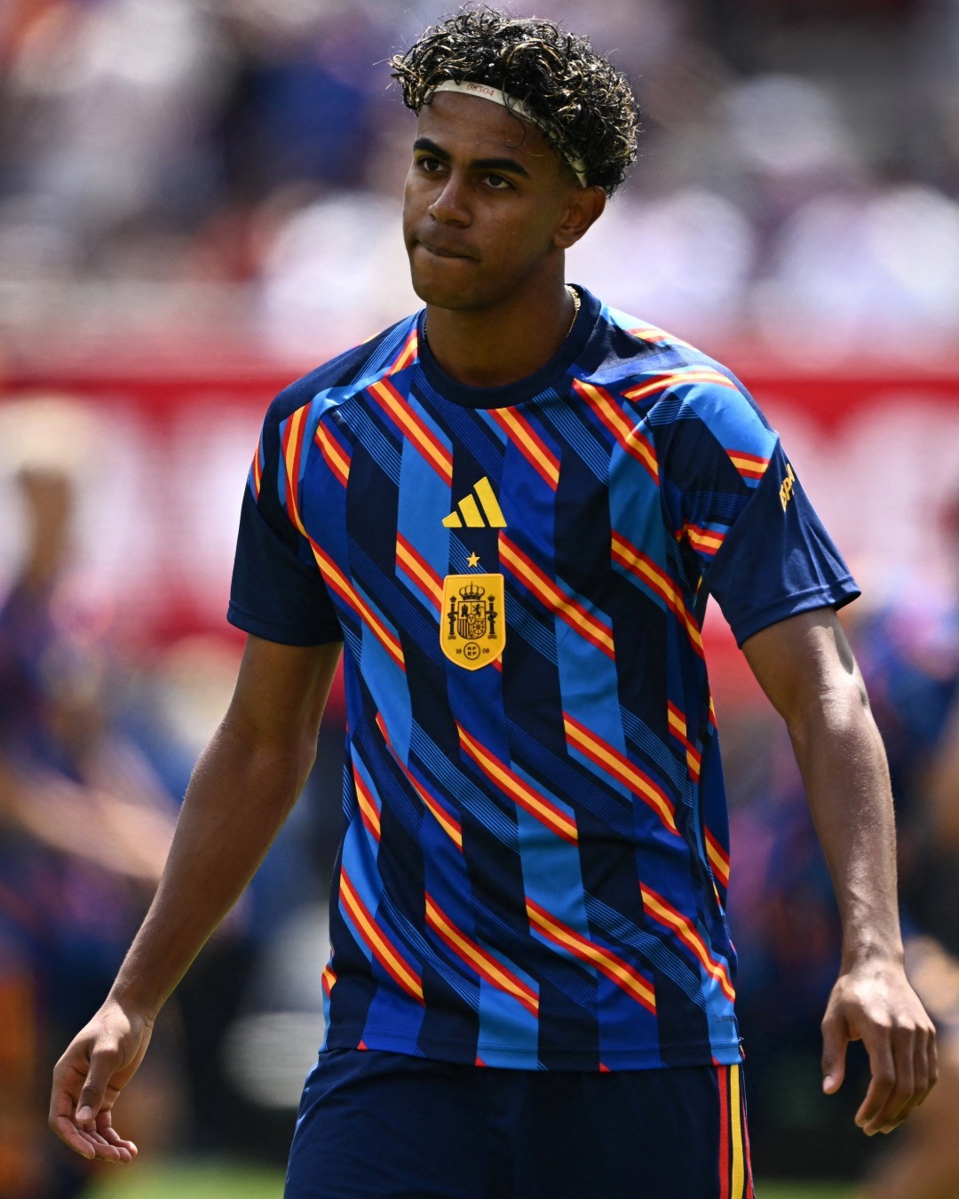 camisa-espanha-copa-do-mundo-2026-pre-jogo-aquecimento-uniforme-azul-masculina-modelo-torcedor-unai-simon-pedri-lamine-yamal-nico-williams-ferran-torres-rodri-olmo-oyarzabal-cubarsi-