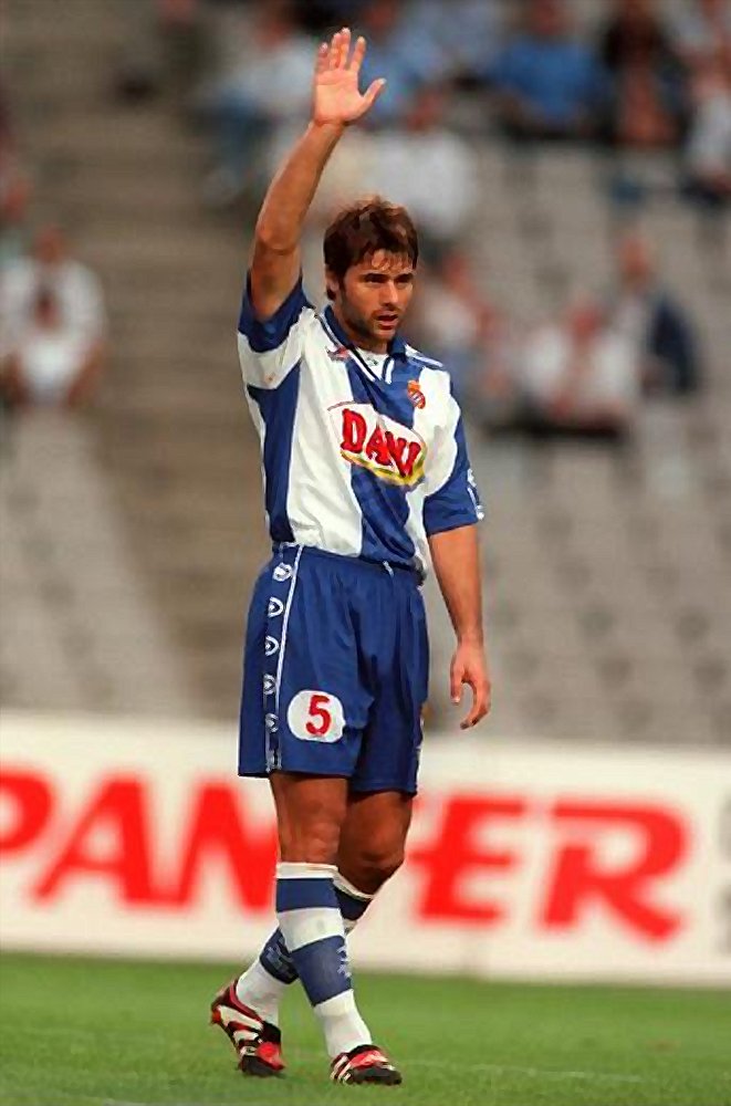 camisa-espanyol-retro-home-99-00-branca-azul-1999-2000-modelo-torcedor-uniforme-titular-mauricio-pochettino-