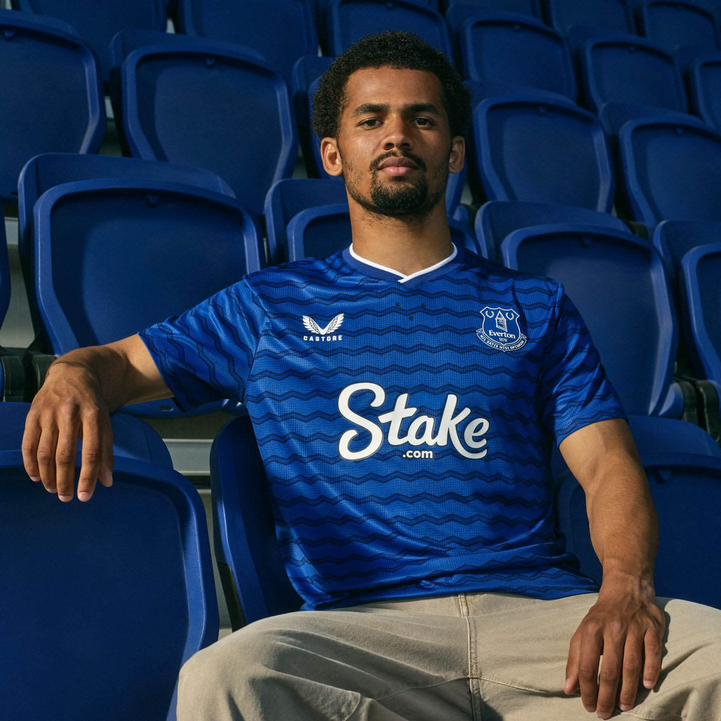 camisa-everton-home-azul-25-26-2025-2026-masculina-modelo-fan-torcedor-azul-pickford-gueye-alcaraz-