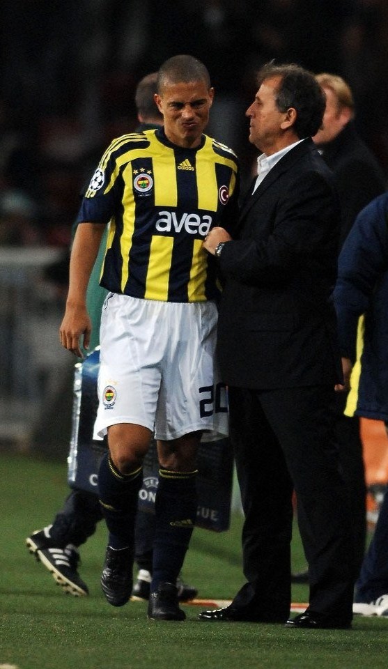 camisa-fenerbahce-retro-2007-2008-amarela-azul-modelo-torcedor-alex-cabecao-appiah-lugano-roberto-carlos-zico-dracena-