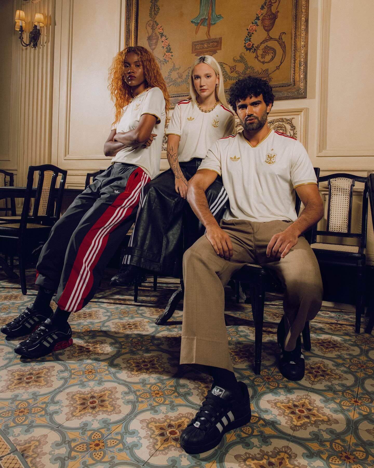 camisa-flamengo-2025-alternativa-third-25-26-bege-off-white-modelo-torcedor-masculina-arrascaeta-pedro-lino-saul-carrascal-jorginho-pulgar-danilo-bruno-henrique-