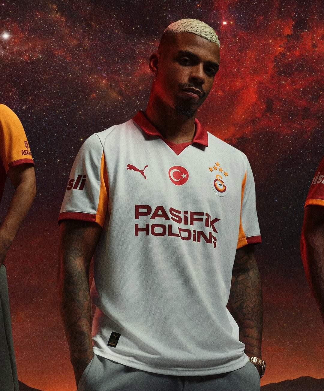 camisa-galatasaray-away-25-26-branca-2025-2026-osimhen-icardi-lemina-mertens-morata-batshuayi-gabriel-sara-torreira-muslera-