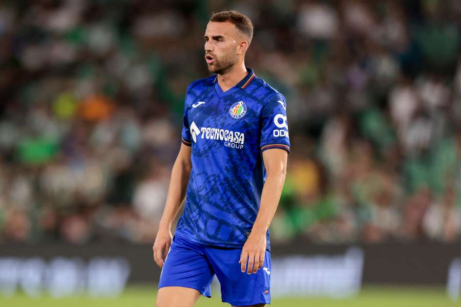 camisa-getafe-24-25-home-2024-2025-azul-modelo-torcedor-masculina-borja-mayoral-juanmi-perez-