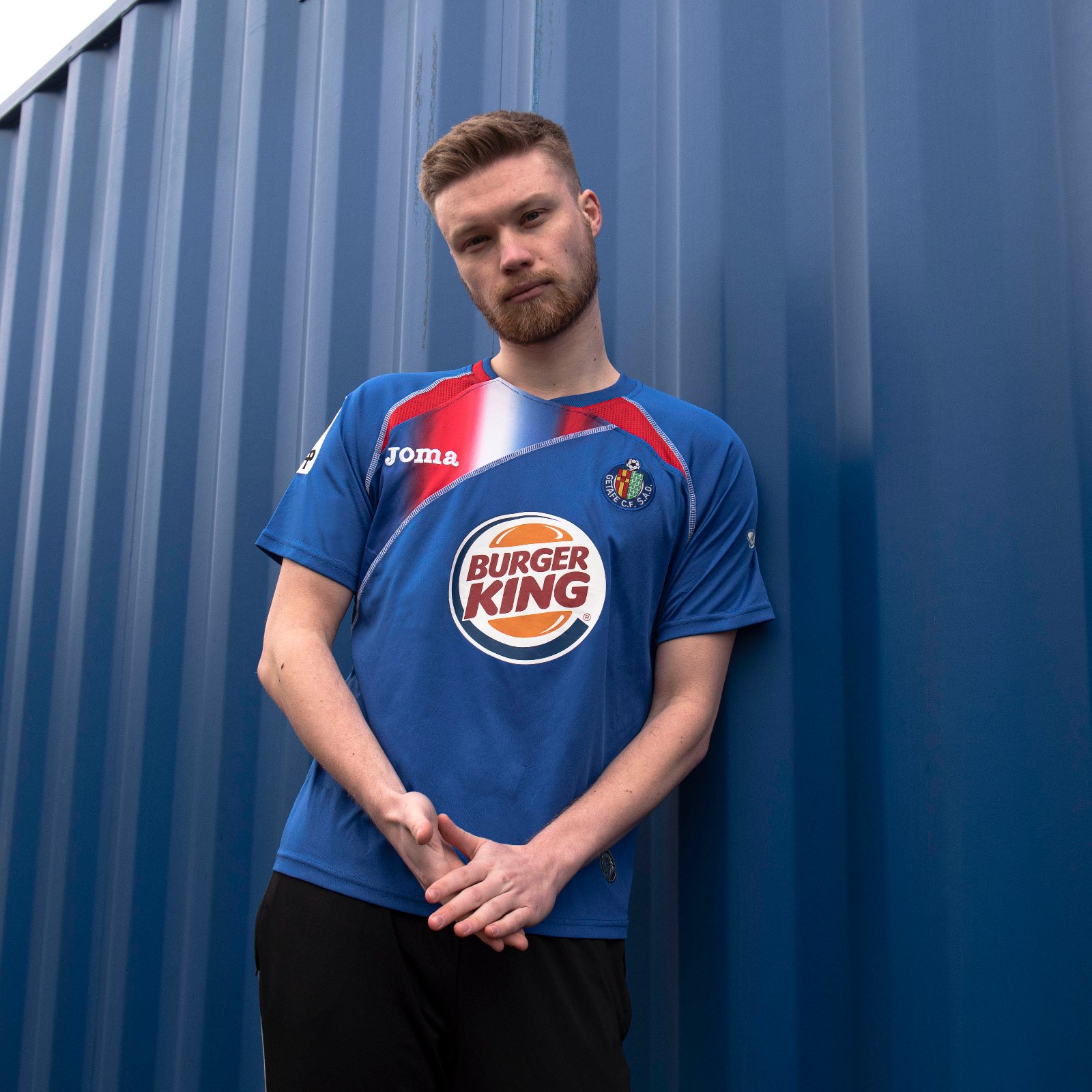 camisa-getafe-retro-09-10-home-2009-2010-azul-burguer-king-modelo-torcedor-masculina-miku-pedro-leon-dani-parejo-ustari-