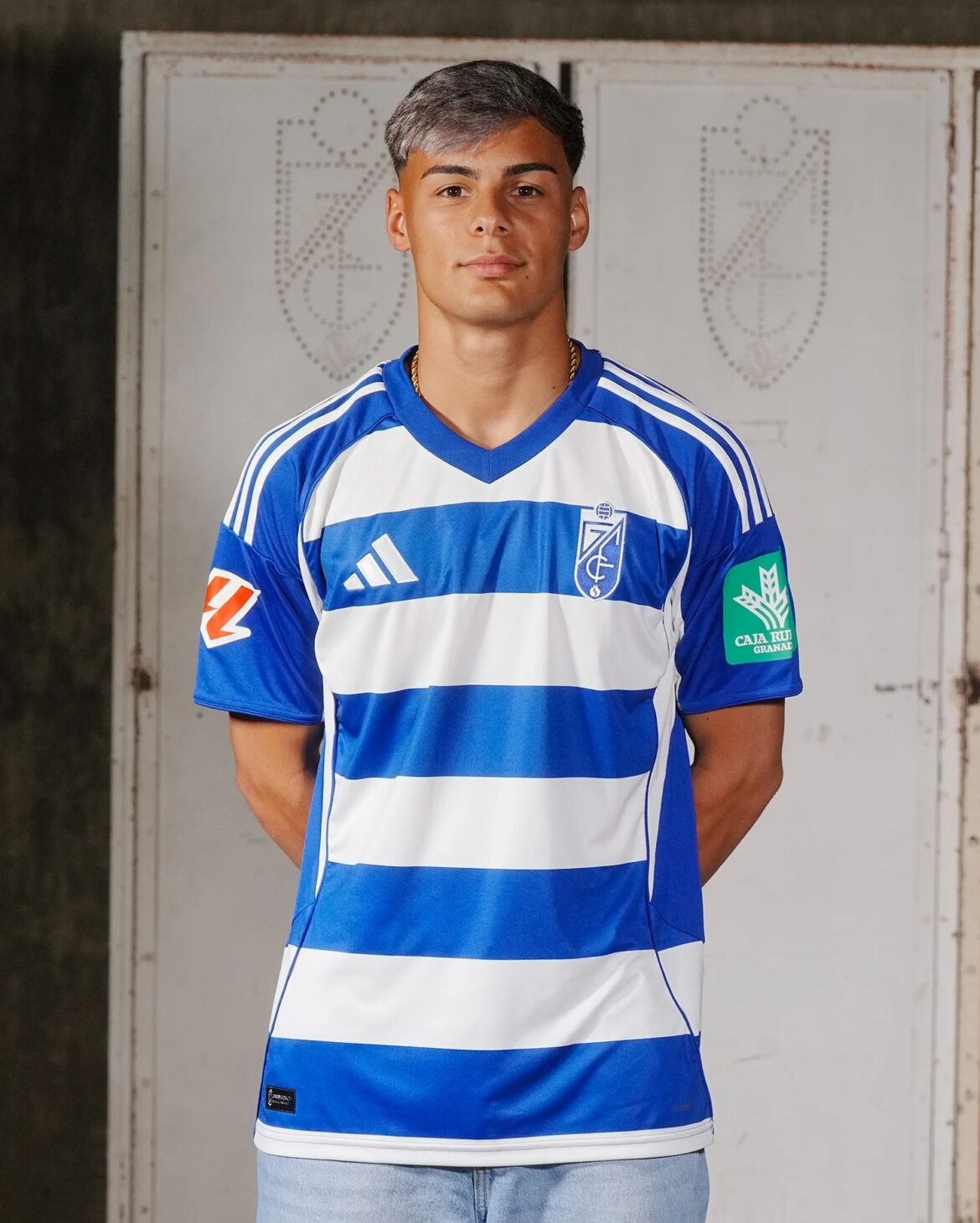 camisa-granada-away-ii-25-26-2025-2026-azul-branca-modelo-torcedor-titular-listrada-masculina-vermelha-luca-zidane-