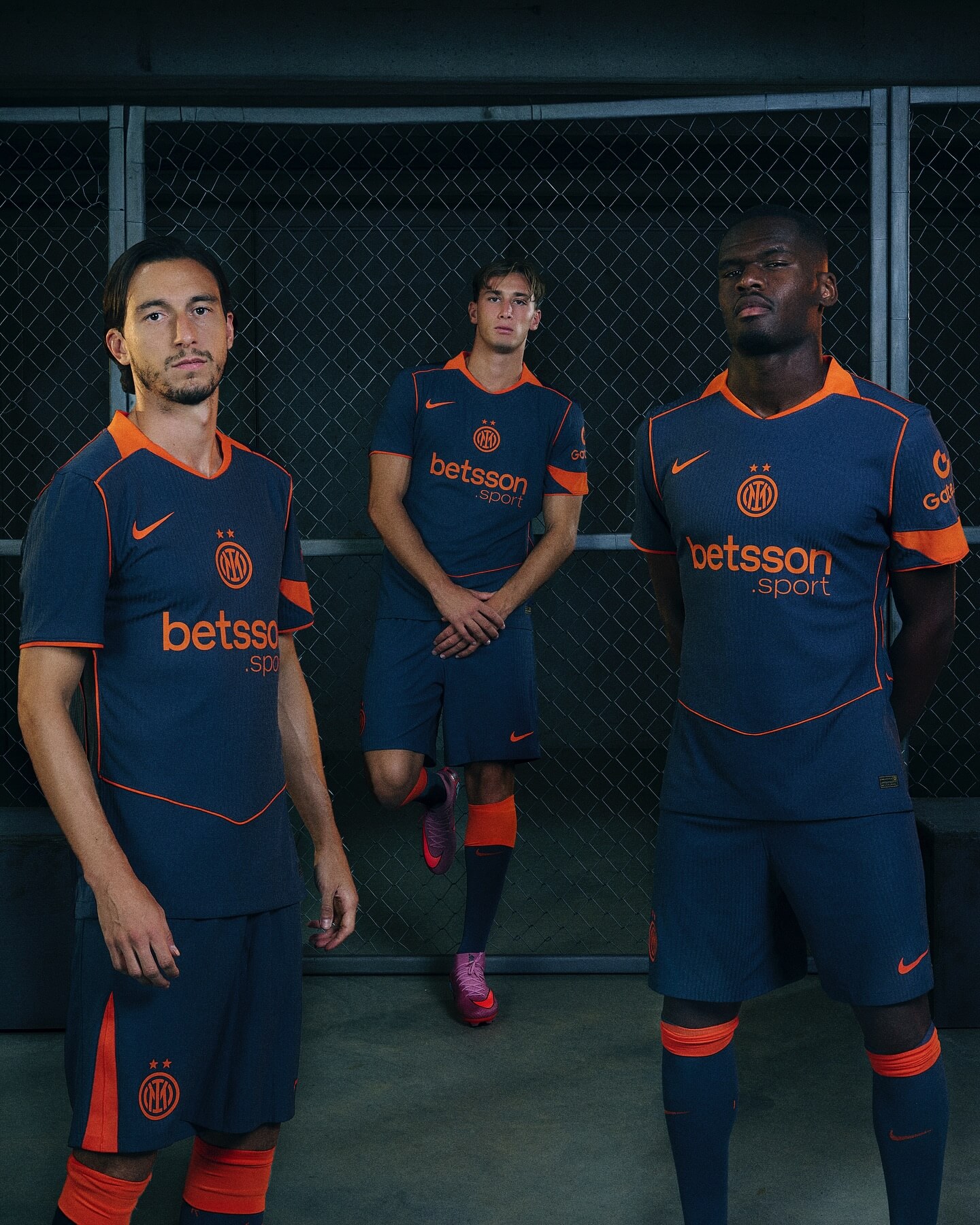 camisa-inter-milao-third-cinza-25-26-2025-2026-internazionale-alternativa-masculina-modelo-torcedor-lautaro-barella-thuram-bastoni-dumfries-dimarco-frattesi-