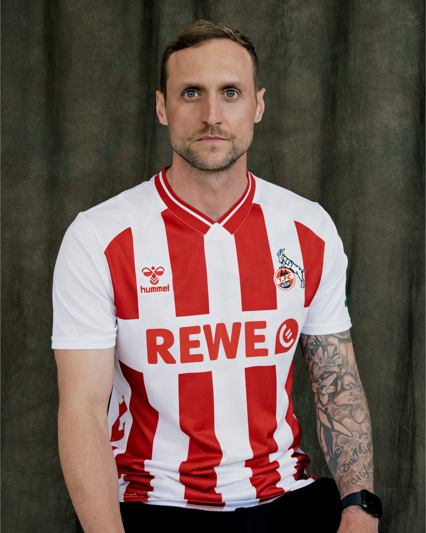camisa-koln-colonia-home-25-26-2025-2026-modelo-torcedor-masculina-branca-vermelha-listrada-