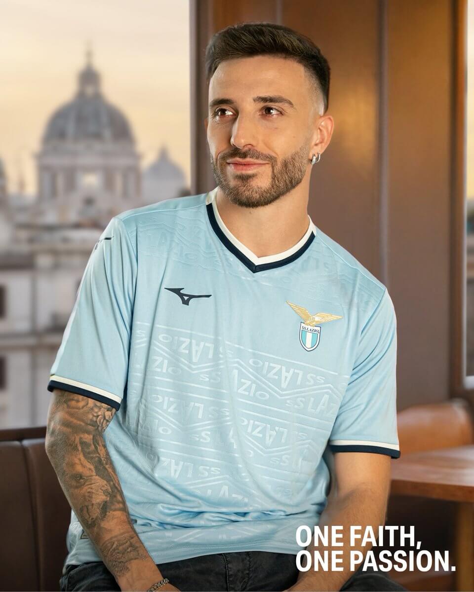 camisa-lazio-azul-24-25-home-2024-2025-modelo-torcedor-pedro-vecino-guendouzi-