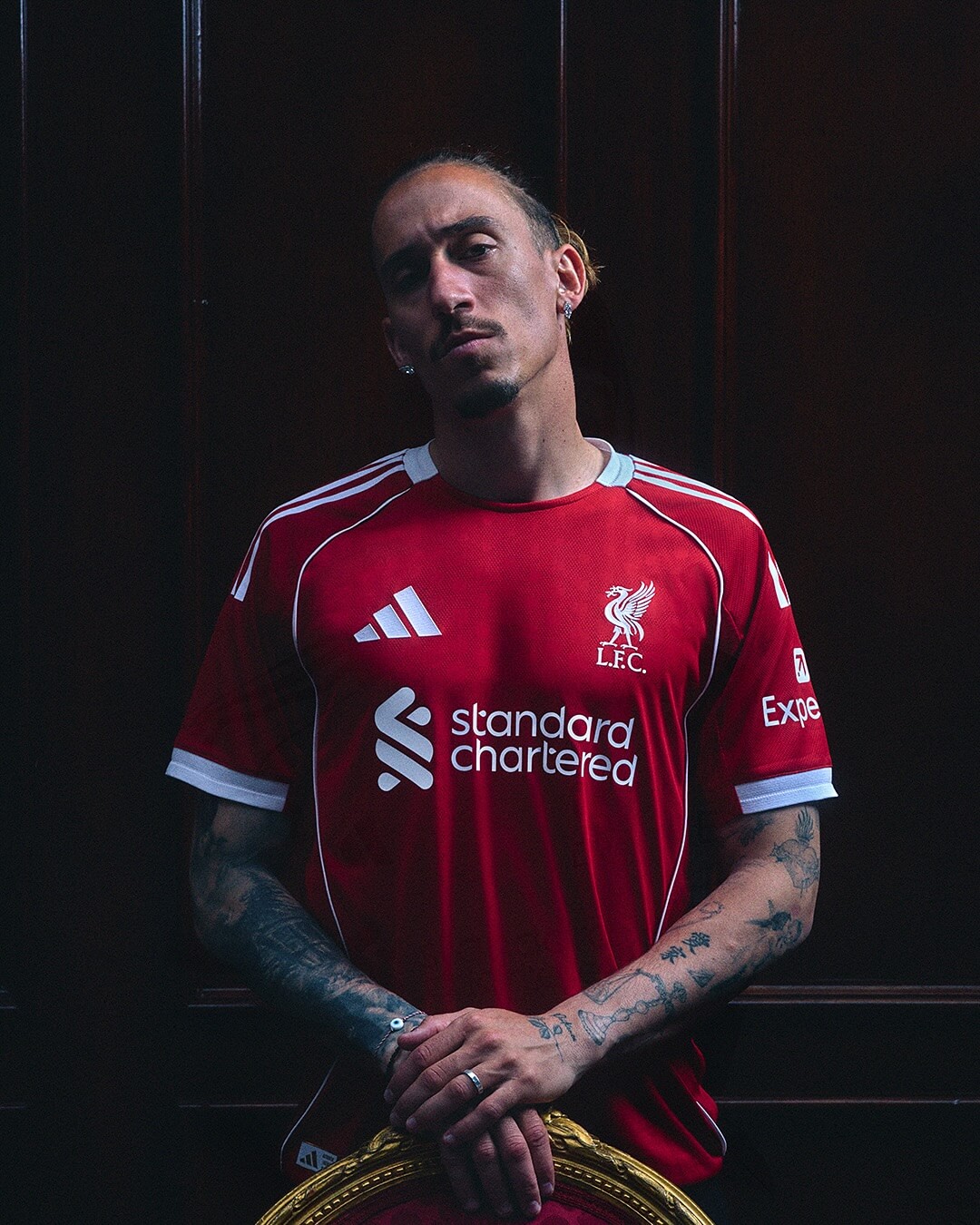 camisa-liv-25-26-home-2025-2026-titular-masculina-torcedor-vermelha-van-djik-alisson-gakpo-jota-salah-chiesa-wirtz-frimpong-ekitike-isak-