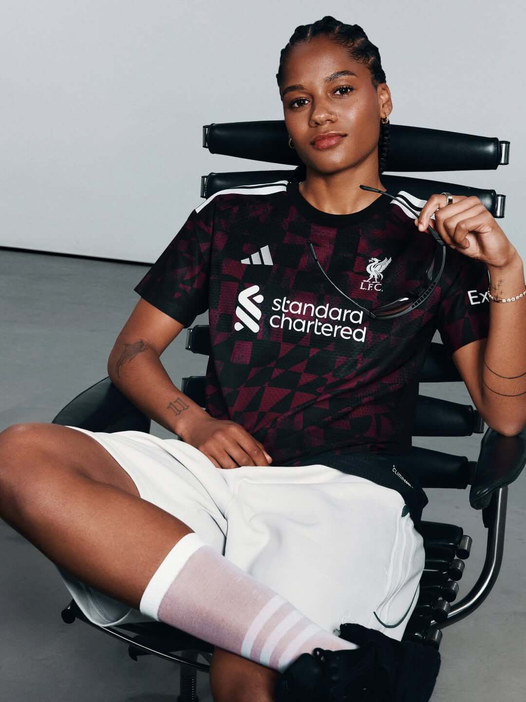 camisa-liv-26-27-third-2026-2027-alternativa-feminina-torcedor-preta-van-djik-alisson-gakpo-wirtz-frimpong-ekitike-isak-barcola-szoboszlai-