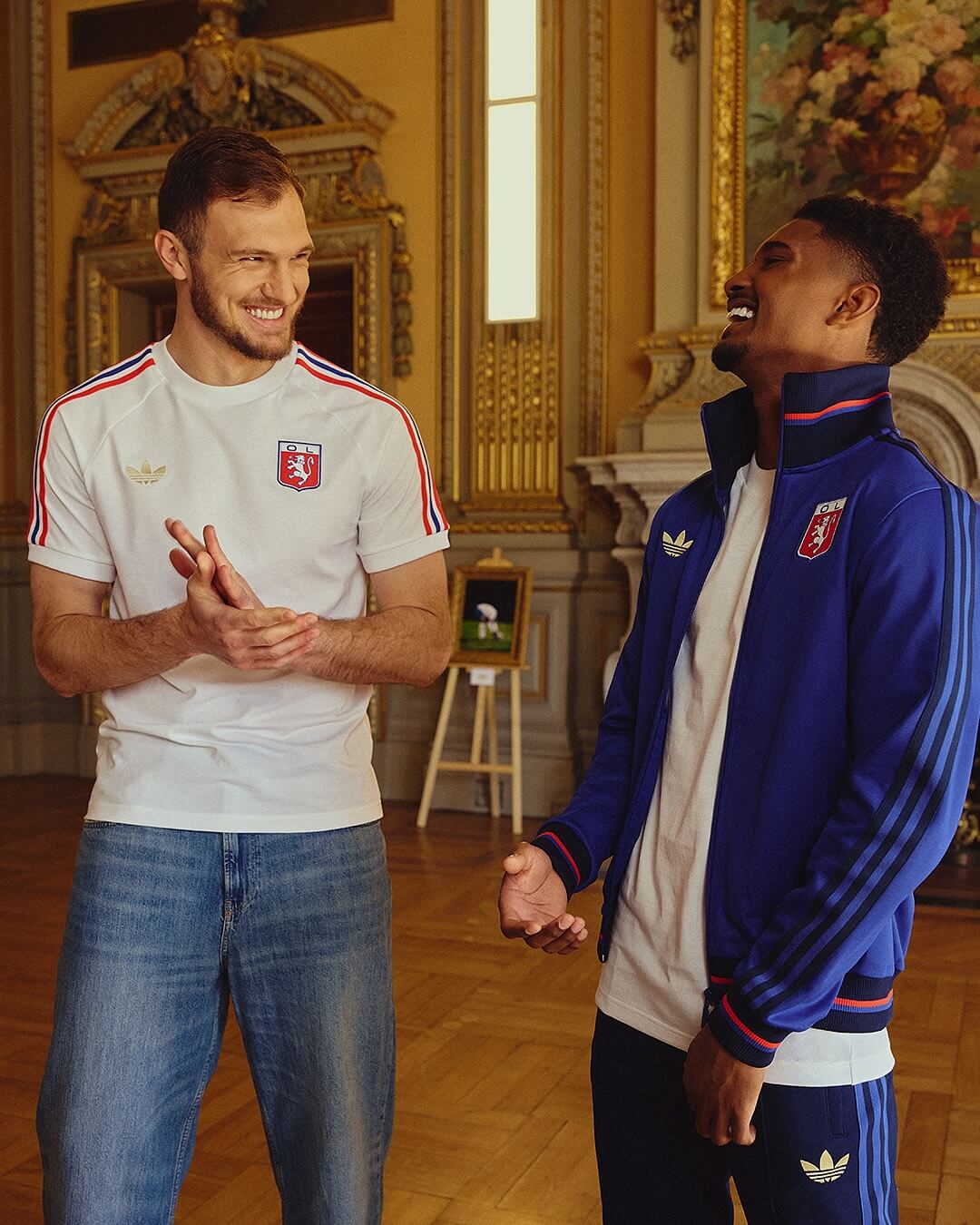 camisa-lyon-75-anos-origens-olympique-lyonnais-2025-branca-masculina-tolisso-tagliafico-ghezzal-fofana-sulc-kluivert-