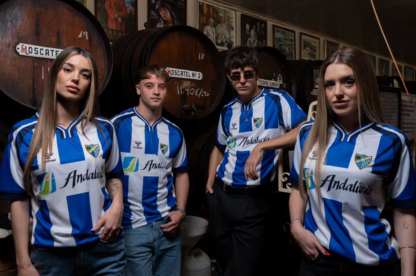 camisa-malaga-comemorativa-25-anos-acesso-branca-azul-25-26-2025-2026-masculina-modelo-fan-torcedor-