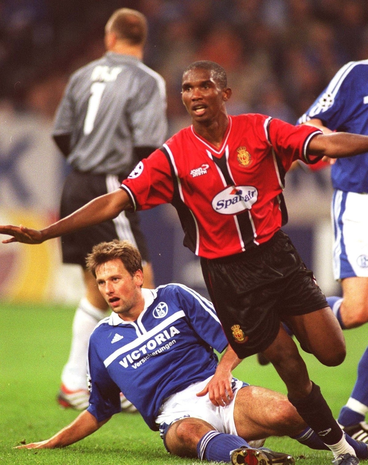camisa-mallorca-retro-01-02-home-2001-2002-vermelha-modelo-torcedor-masculina-samuel-etoo-champions-league-