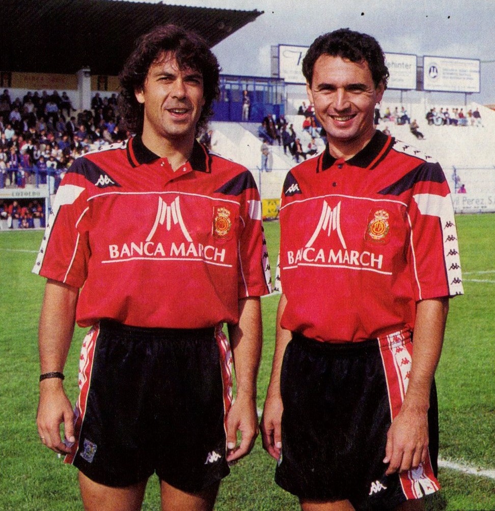 camisa-mallorca-retro-94-95-home-1994-1995-vermelha-modelo-torcedor-masculina-serna-mino-