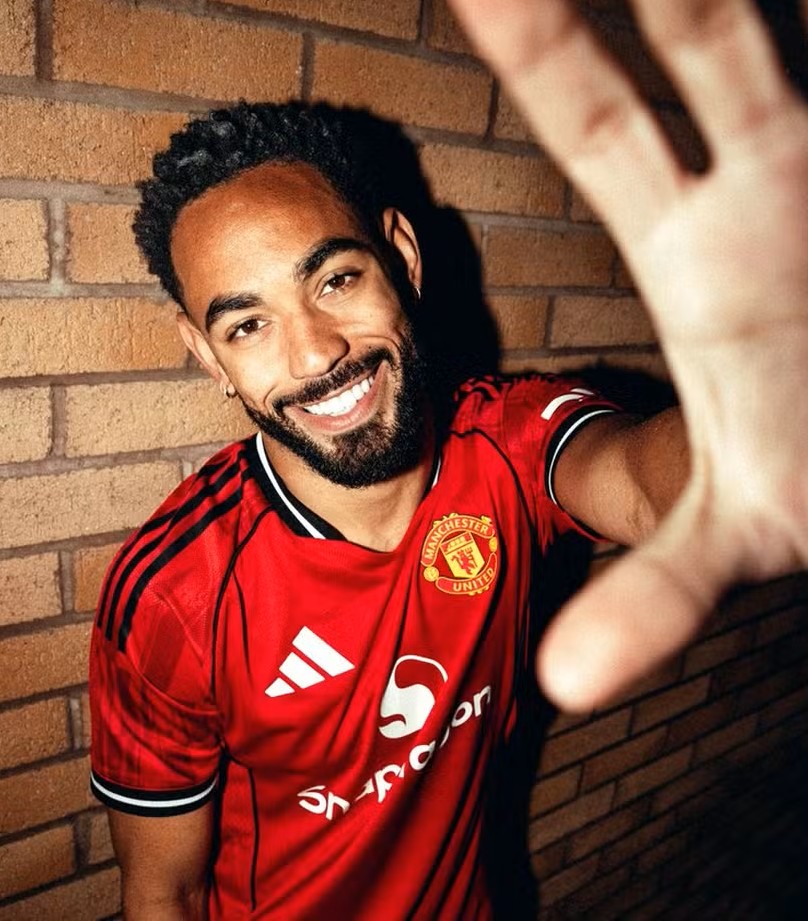 camisa-man-united-25-26-home-2025-2026-modelo-torcedor-vermelha-titular-manchester-old-trafford-mainoo-zirkzee-hojlund-garnacho-casemiro-bruno-fernandes-mbeumo-matheus-cunha-