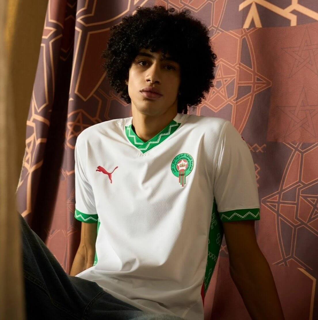 camisa-marrocos-away-2025-branca-seleção-marroquina-modelo-torcedor-kaabi-nesyri-boufal-mazraouli-ounahi-amrabat-hakimi-masina-saiss-bono-brahim-diaz-igame-