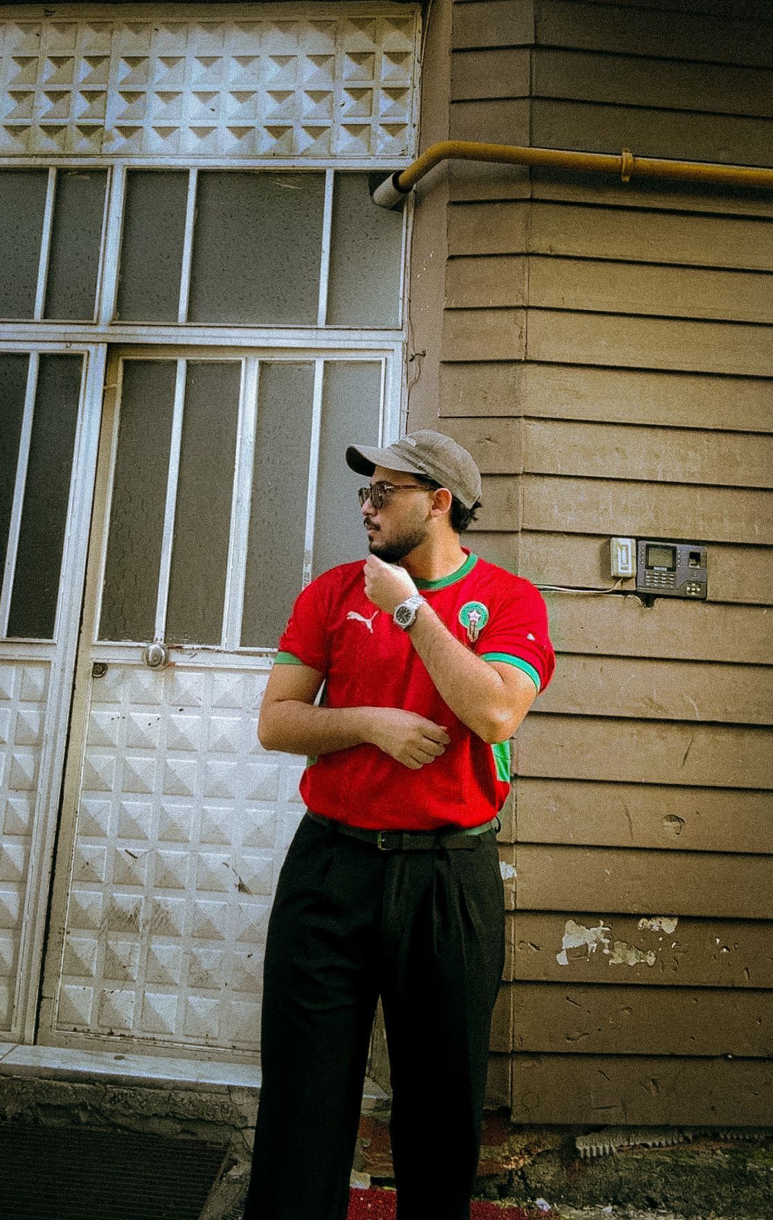 camisa-marrocos-home-2025-vermelha-seleção-marroquina-modelo-torcedor-kaabi-nesyri-boufal-mazraouli-ounahi-amrabat-hakimi-masina-saiss-bono-brahim-diaz-igame-