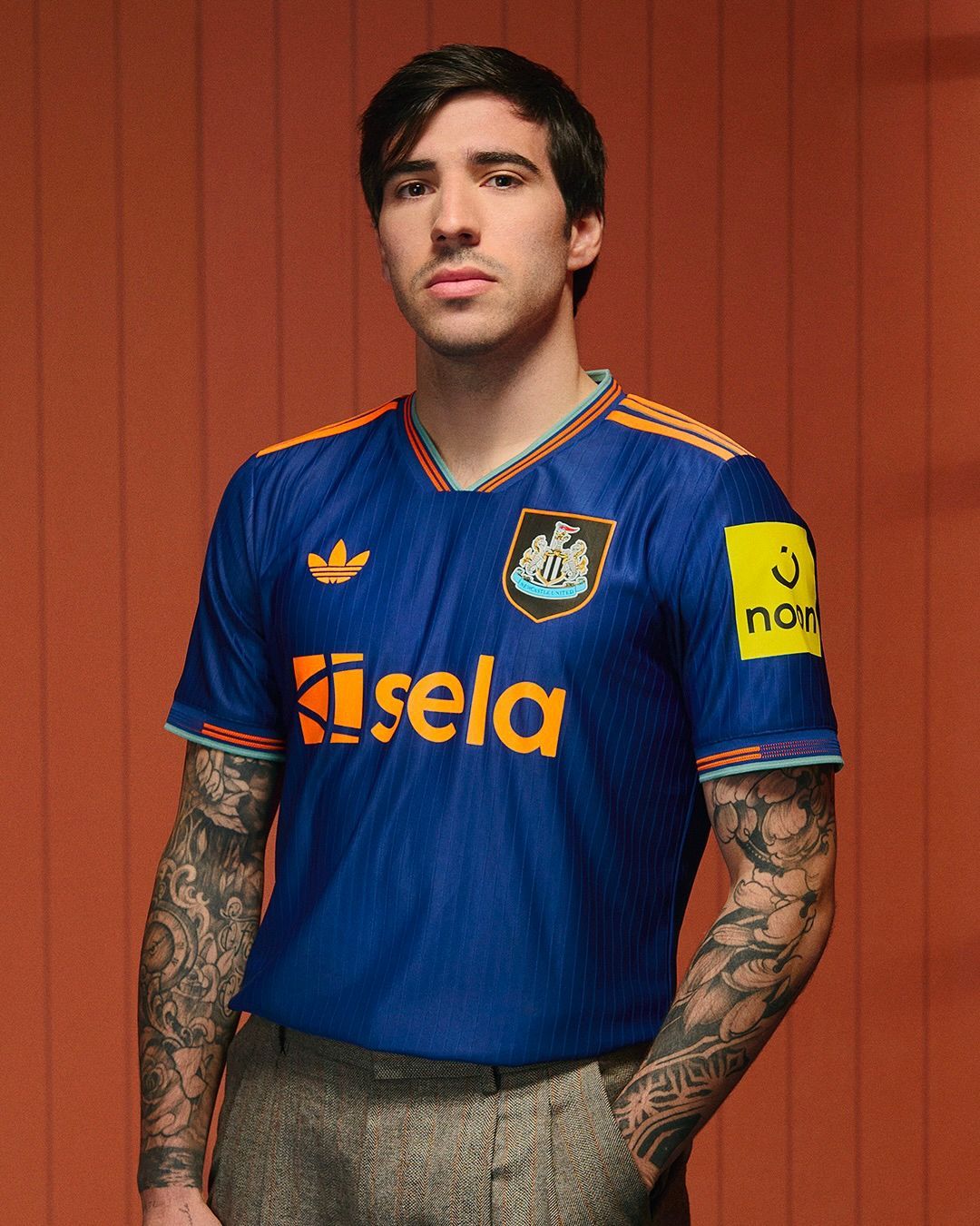 camisa-newcastle-third-25-26-azul-alternativa-2025-2026-modelo-torcedor-bruno-guimaraes-tonali-joelinton-barnes-gordon-willock-almiron-elanga-