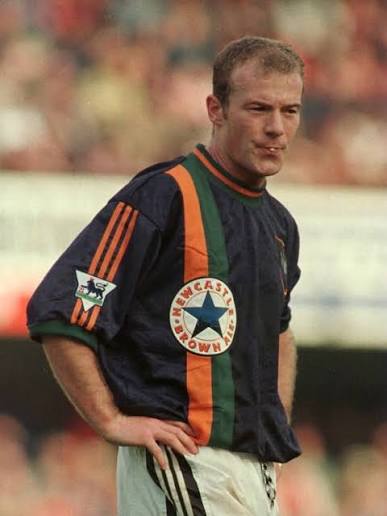 camisa-newcastle-united-retro-1997-1998-1999-away-azul-verde-laranja-shearer-asprilla-masculina-