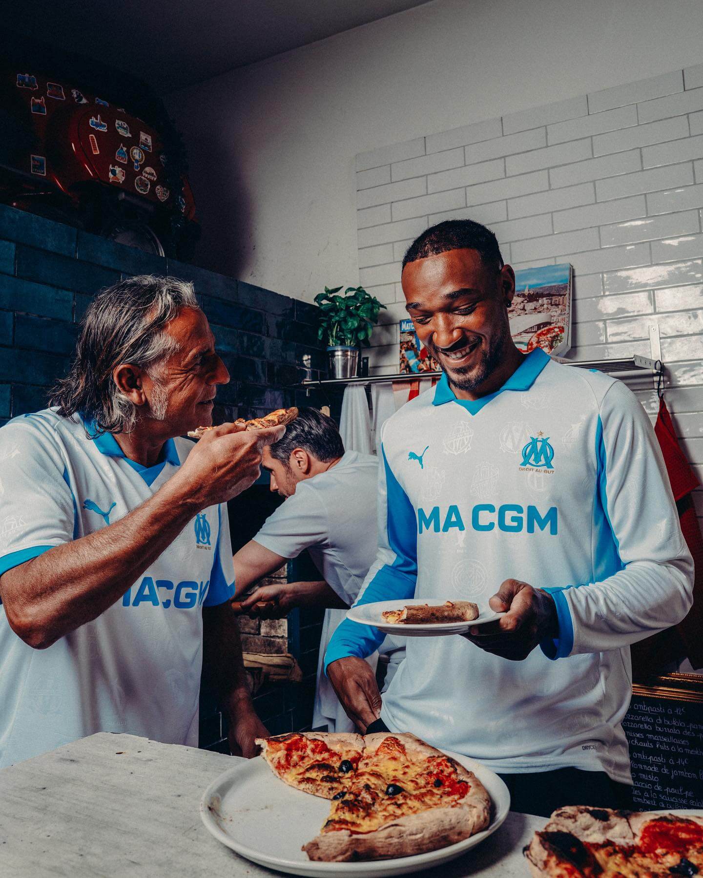 camisa-olympique-marseille-home-25-26-2025-2026-branca-azul-masculina-modelo-torcedor-greenwood-gouiri-hojberg-rulli-aubameyang-igor-paixao-pavard-