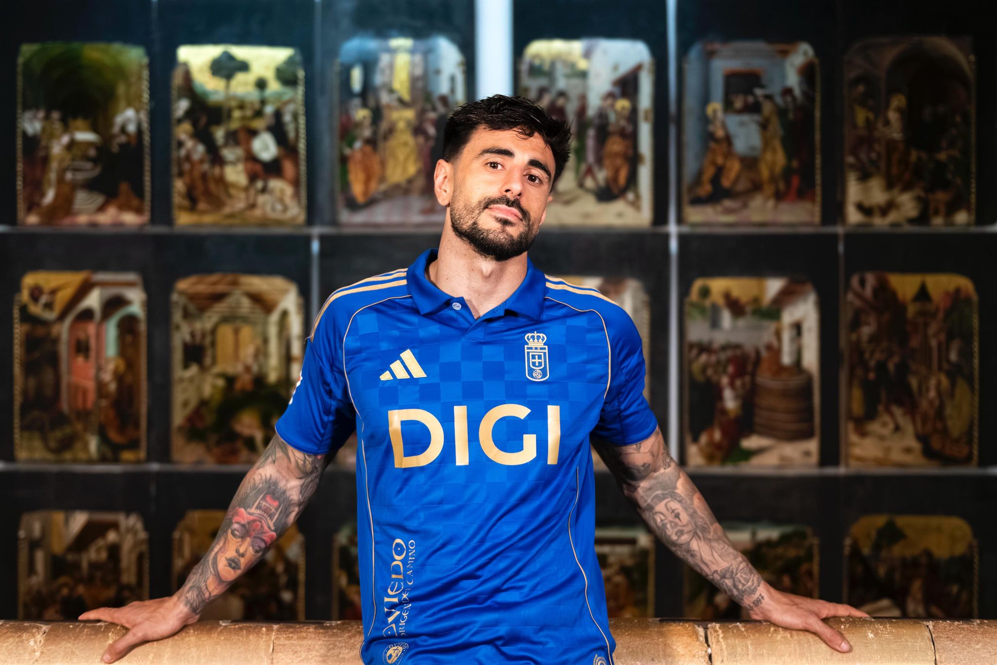 camisa-oviedo-25-26-home-2025-2026-azul-modelo-torcedor-masculina-santi-cazorla-rondon-