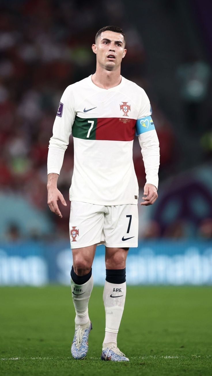 camisa-portugal-copa-do-mundo-2022-away-branca-masculina-modelo-torcedor-cristiano-ronaldo-cr7-