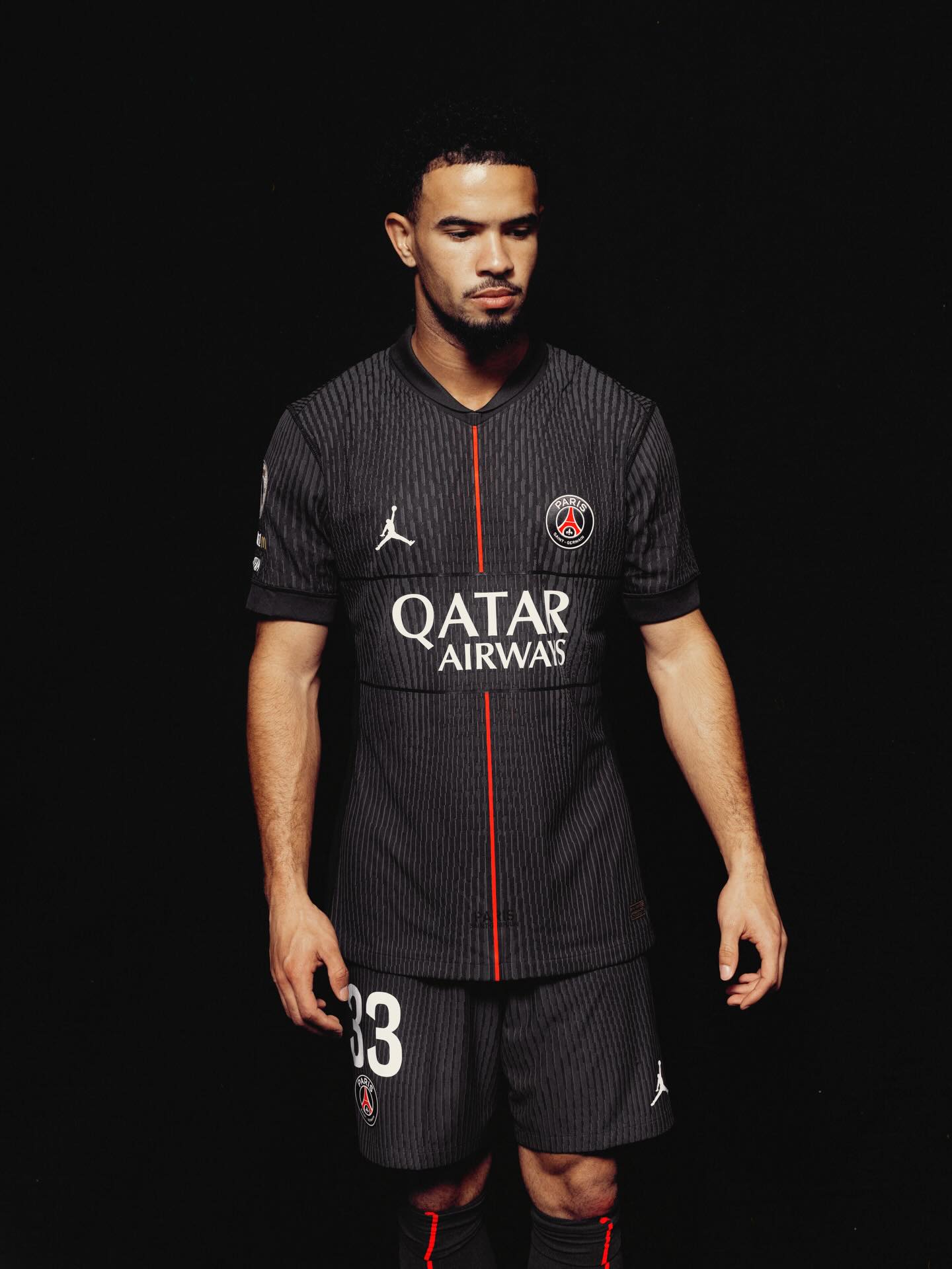 camisa-psg-paris-saint-germain-fourth-preta-masculina-25-26-2025-2026-modelo-torcedor-alternativa-kvaratskhelia-marquinhos-beraldo-hakimi-dembele-vitinha-barcola-desire-doue-