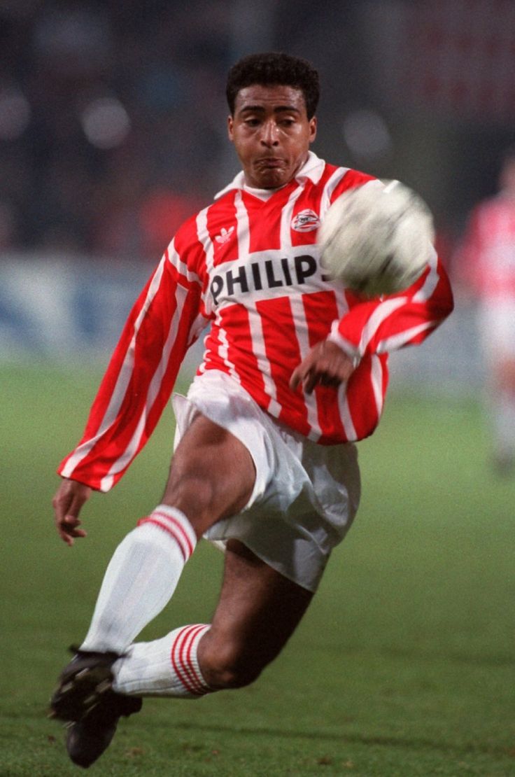 camisa-psv-eindhoven-90-91-home-vermelha-branca-listrada-retro-1990-1991-masculina-modelo-torcedor-romario-