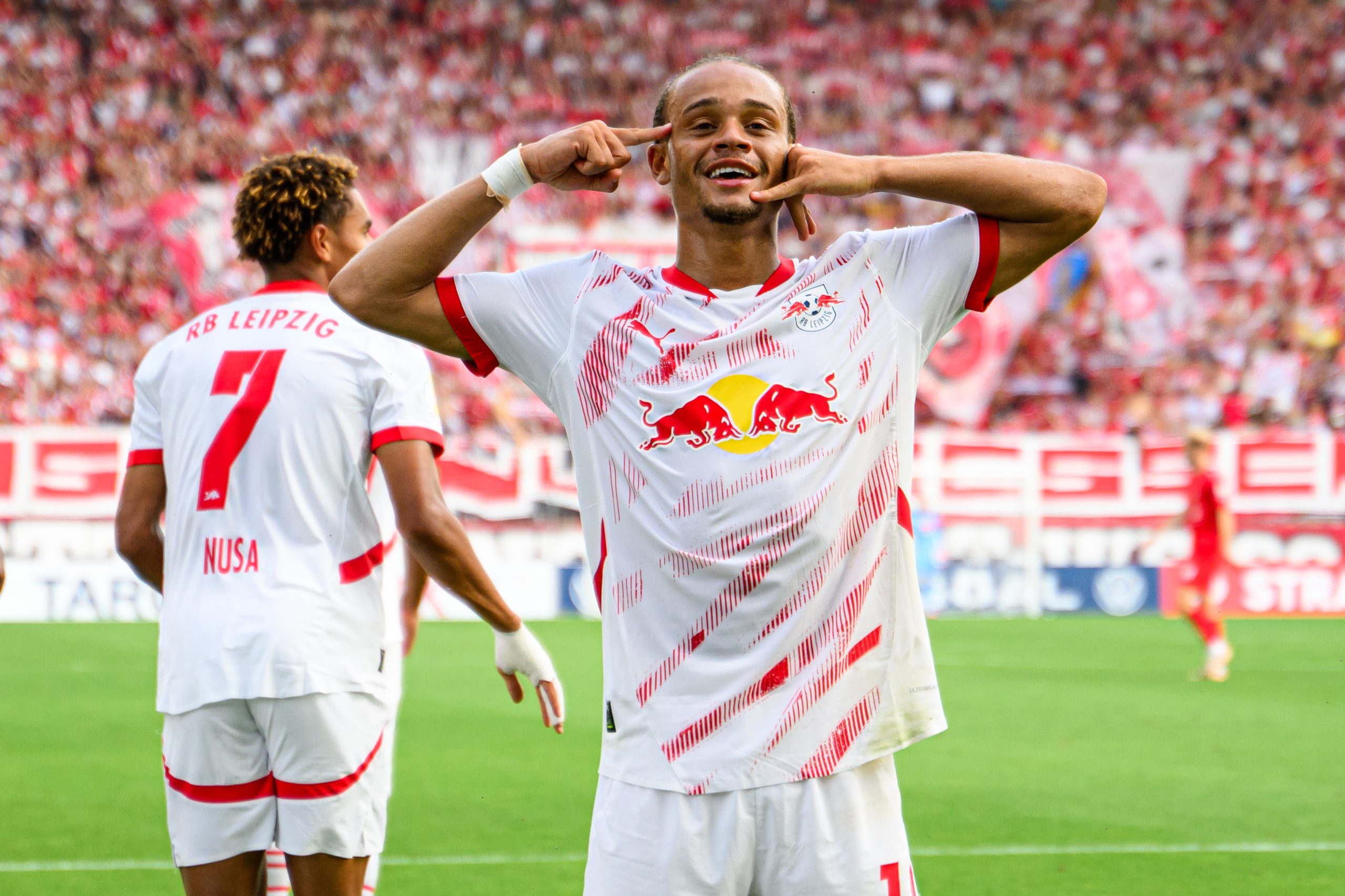 camisa-rb-leipzig-home-24-25-branca-2024-2025-masculina-modelo-torcedor-dani-olmo-andre-silva-xavi-simons-openda-werner-kampl-
