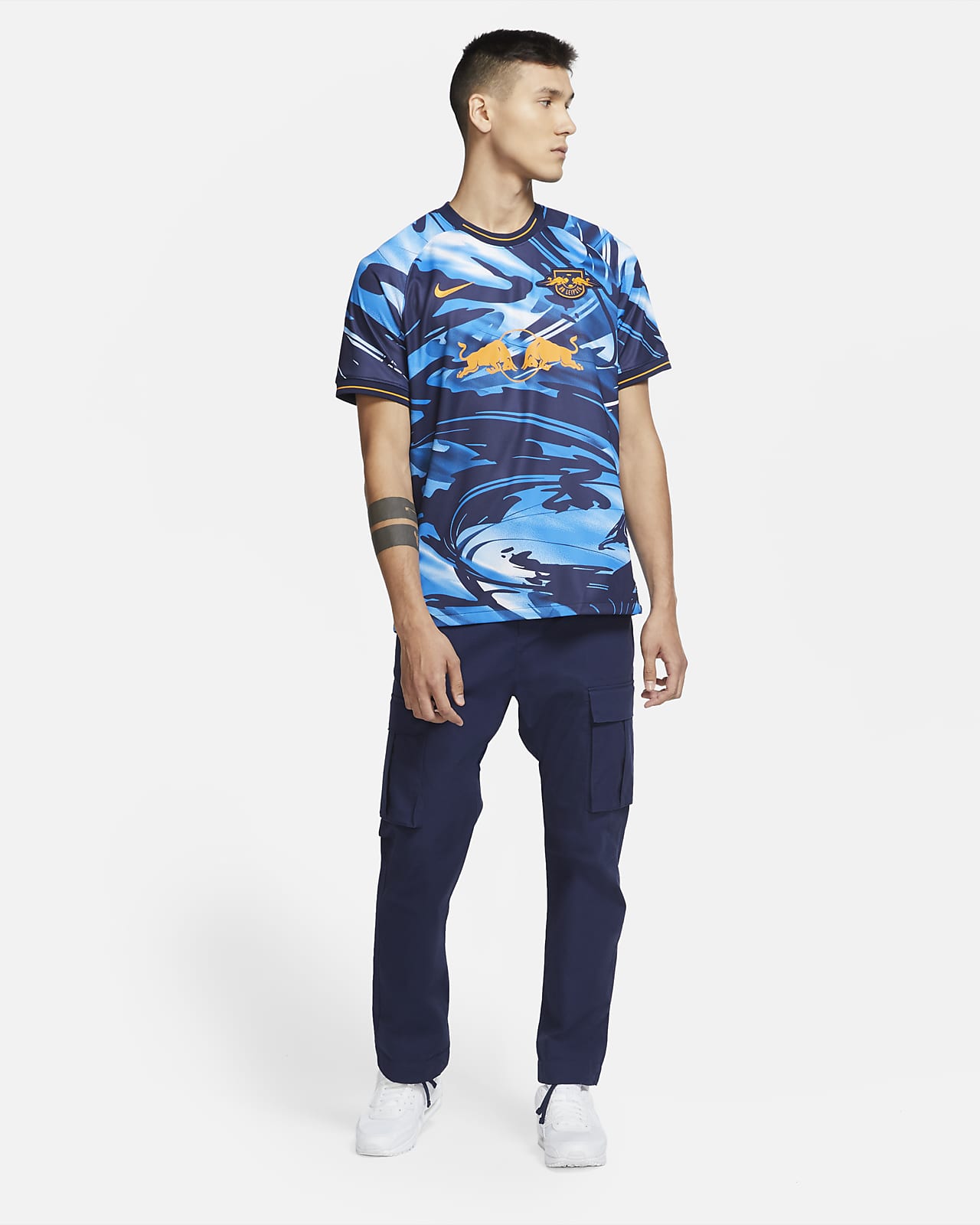 camisa-rb-leipzig-third-20-21-azul-2020-2021-masculina-alternativa-modelo-torcedor-upamecano-nkunku-werner-sabitzer-szobozlai-forsberg-