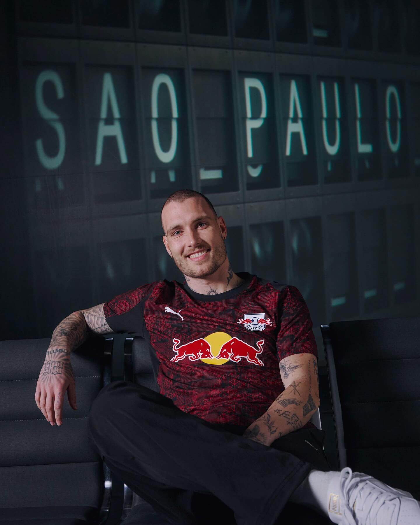 camisa-rb-leipzig-third-25-26-preta-vermelha-2025-2026-masculina-alternativa-modelo-torcedor-openda-werner-xavi-simons-