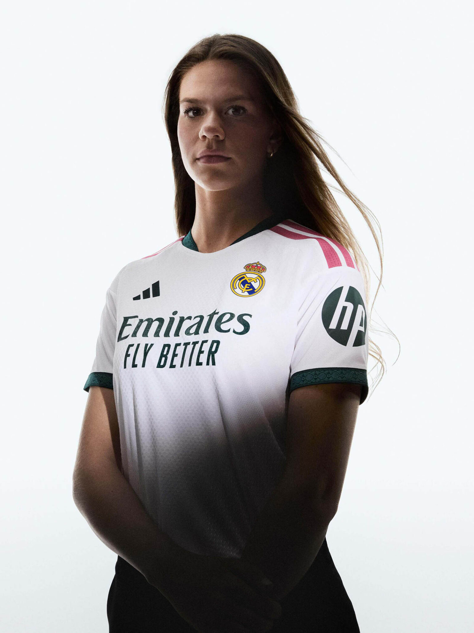 camisa-real-madrid-home-26-27-branca-2026-2027-feminina-modelo-torcedor-vini-jr-mbappe-bellingham-bernardo-silva-brahim-diaz-diomande-endrick-rodrygo-valverde-curtois-