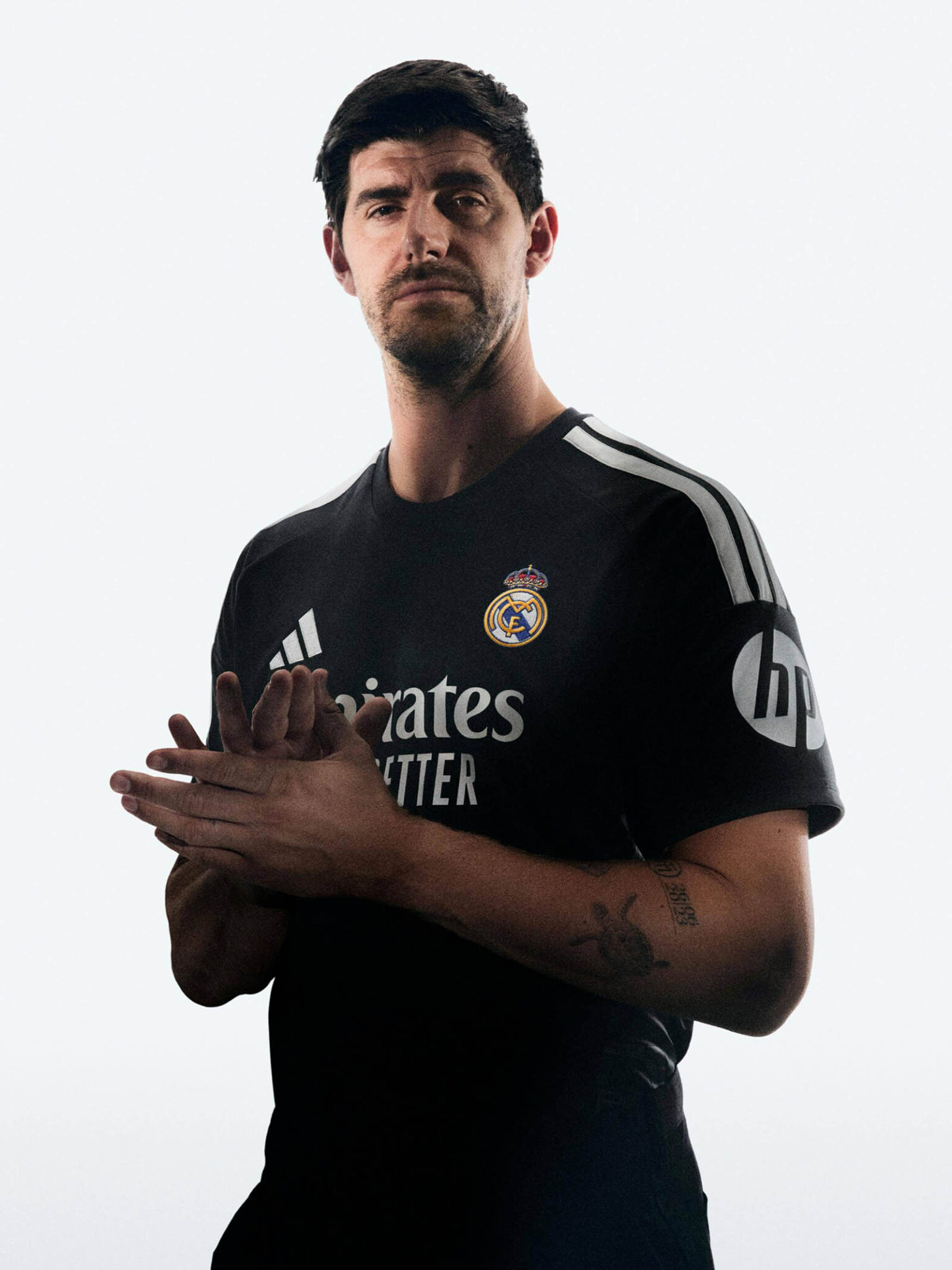 camisa-real-madrid-home-26-27-branca-2026-2027-masculina-modelo-player-vini-jr-mbappe-bellingham-bernardo-silva-brahim-diaz-diomande-endrick-rodrygo-valverde-curtois-