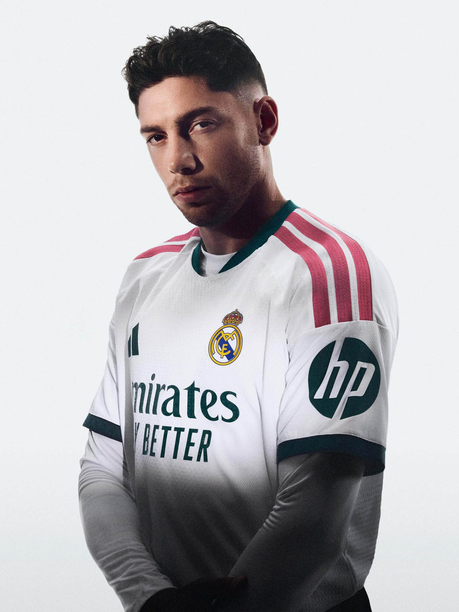 camisa-real-madrid-home-26-27-branca-2026-2027-masculina-modelo-torcedor-vini-jr-mbappe-bellingham-bernardo-silva-brahim-diaz-diomande-endrick-rodrygo-valverde-curtois-