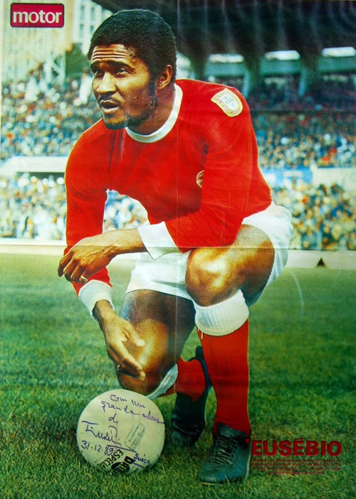 camisa-retrô-benfica-lisboa-i-home-1973-1974-73-74-masculina-modelo-fan-torcedor-vermelha-eusebio-eusébio