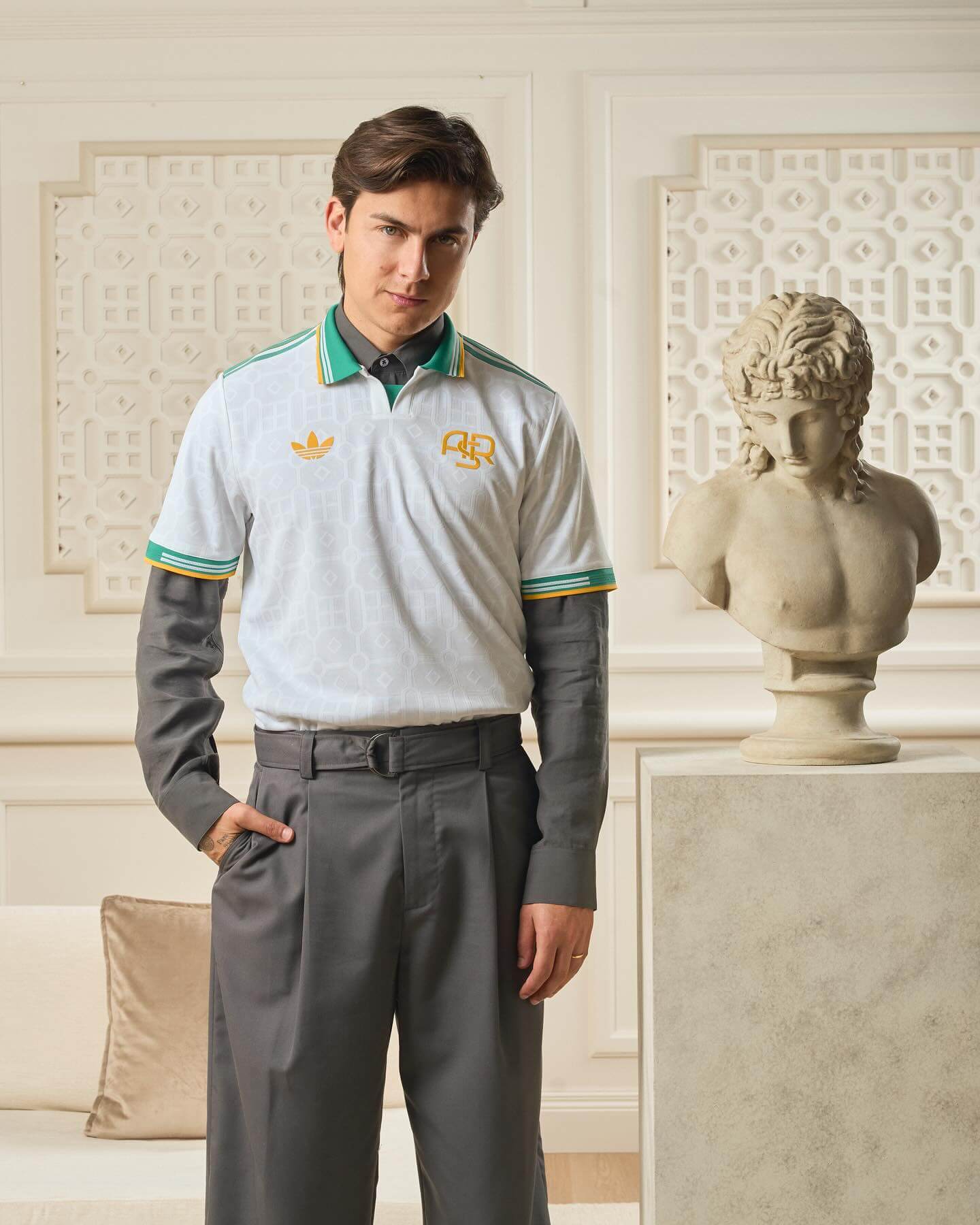 camisa-roma-25-26-away-2025-2026-branca-amarela-modelo-torcedor-dybala-shaarawy-pellegrini-wesley-cristante-