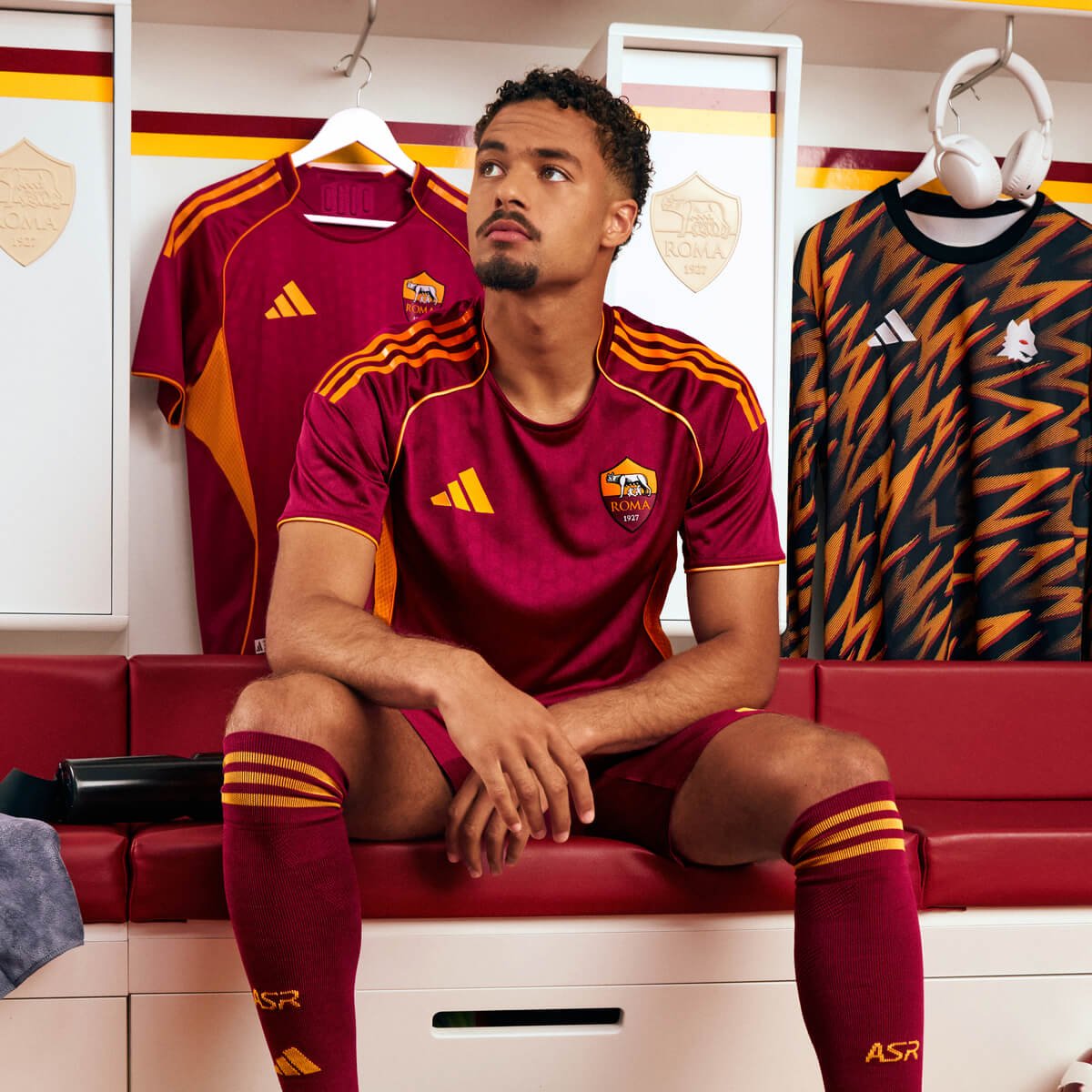 camisa-roma-25-26-home-2025-2026-vinho-grena-vermelha-laranja-modelo-torcedor-dybala-shaarawy-pellegrini-wesley-cristante-