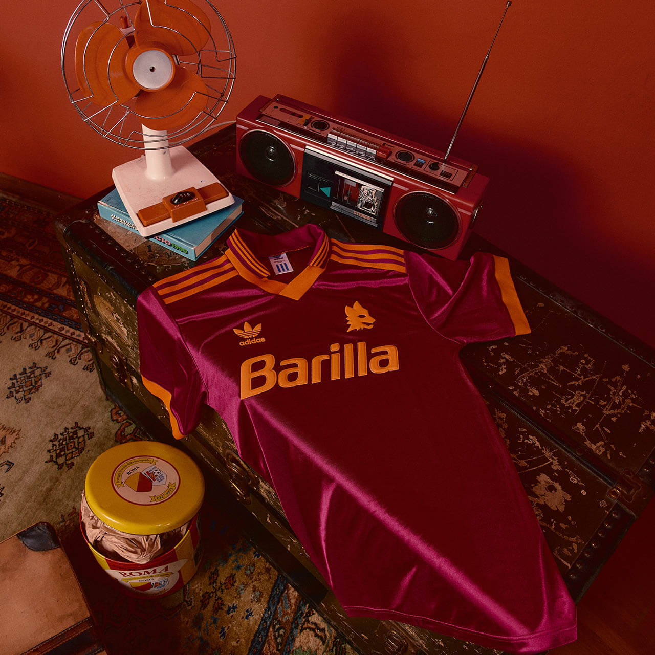 camisa-roma-retro-1993-modelo-torcedor-vinho-grena-laranja-