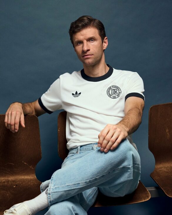 camisa-selecao-alemanha-branca-especial-125-anos-modelo-torcedor-masculina-kimmich-muller-neuer-havertz-werner-musiala-wirtz-