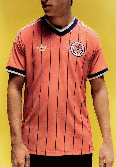 camisa-selecao-escocia-trefoil-copa-do-mundo-2026-away-laranja-coral-modelo-torcedor-masculina-tierney-mctominay-gilmour-che-adams-