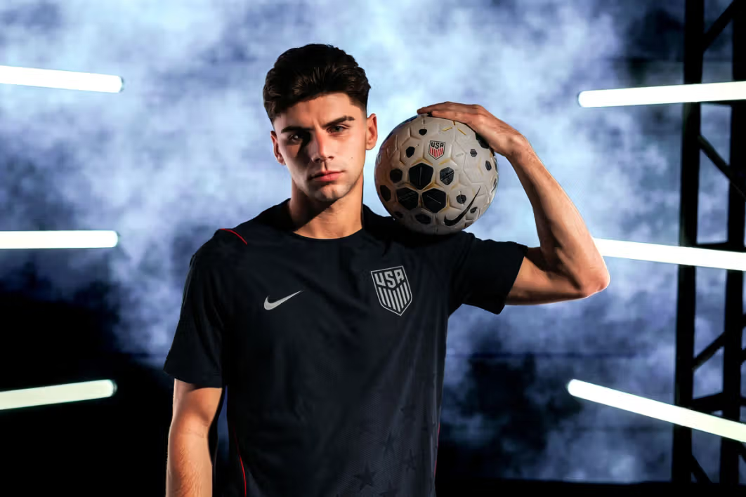 camisa-selecao-estados-unidos-preta-usa-away-preta-2026-modelo-torcedor-pulisic-weah-sargent-balogun-reyna-musah-mckennie-adams-dest-