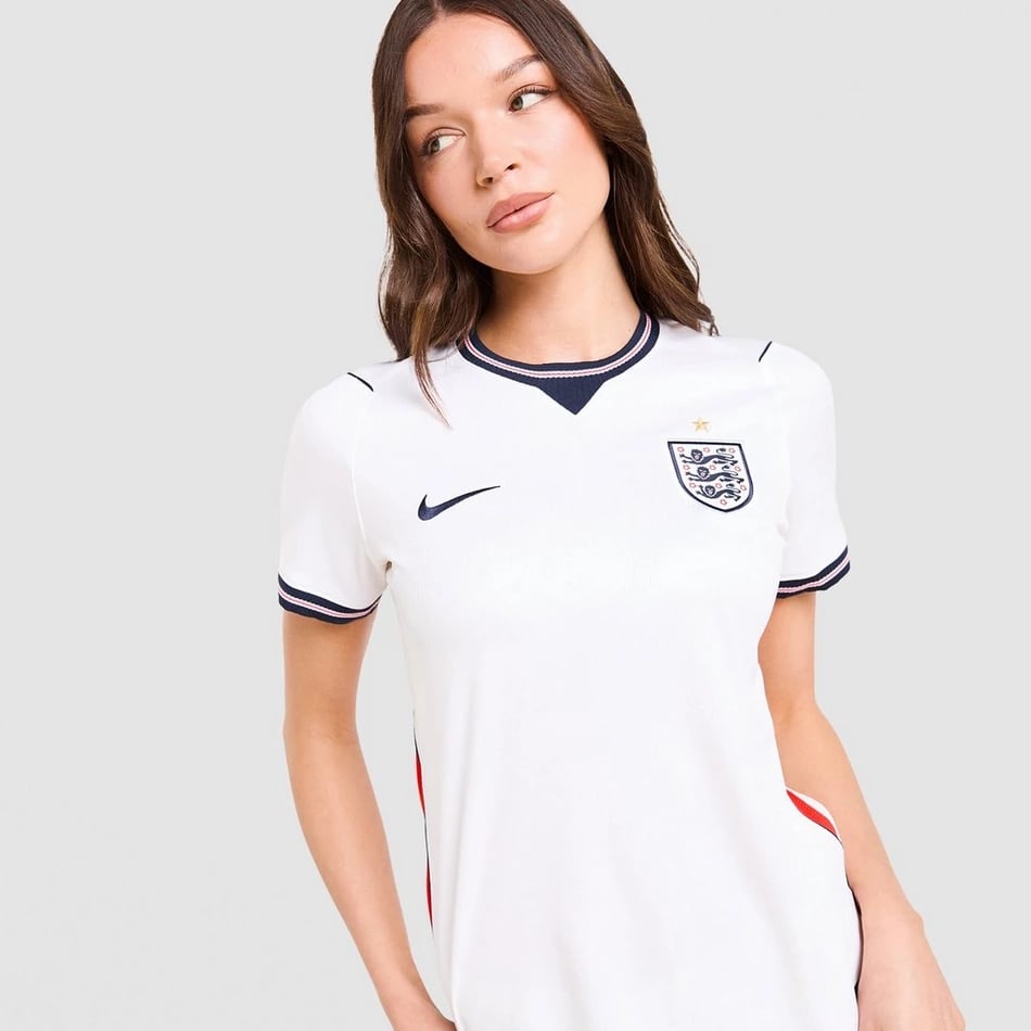 camisa-selecao-inglaterra-copa-do-mundo-2026-branca-feminina-home-titular-modelo-torcedor-kane-bellingham-rashford-gordon-saka-pickford-eze-rice-mainoo-