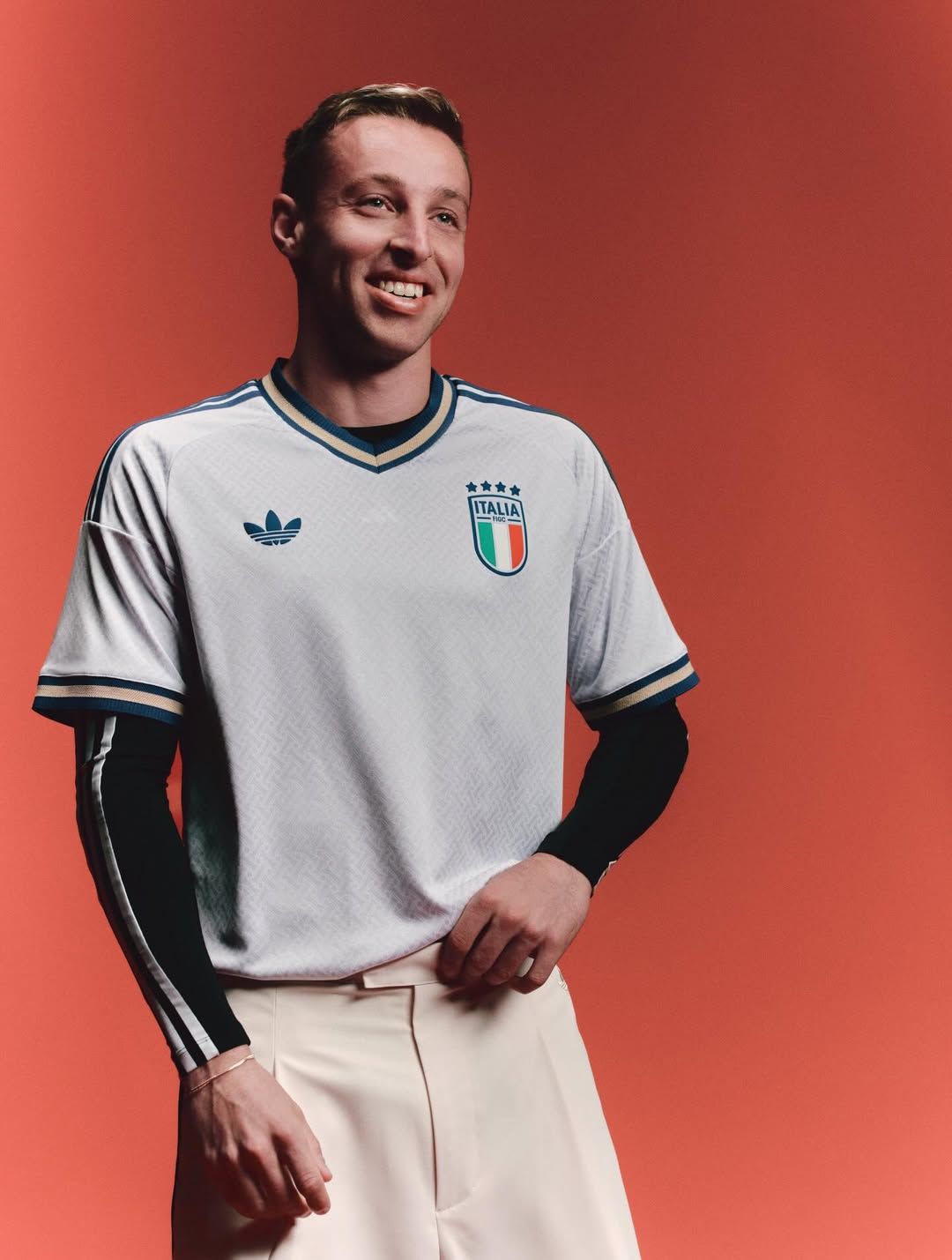 camisa-selecao-italia-branca-copa-do-mundo-2026-away-modelo-torcedor-donnarumma-raspadori-moise-kean-dimarco-berardi-scamacca-zaniolo-barella-cristanti-calafiori-retegui-bastoni-