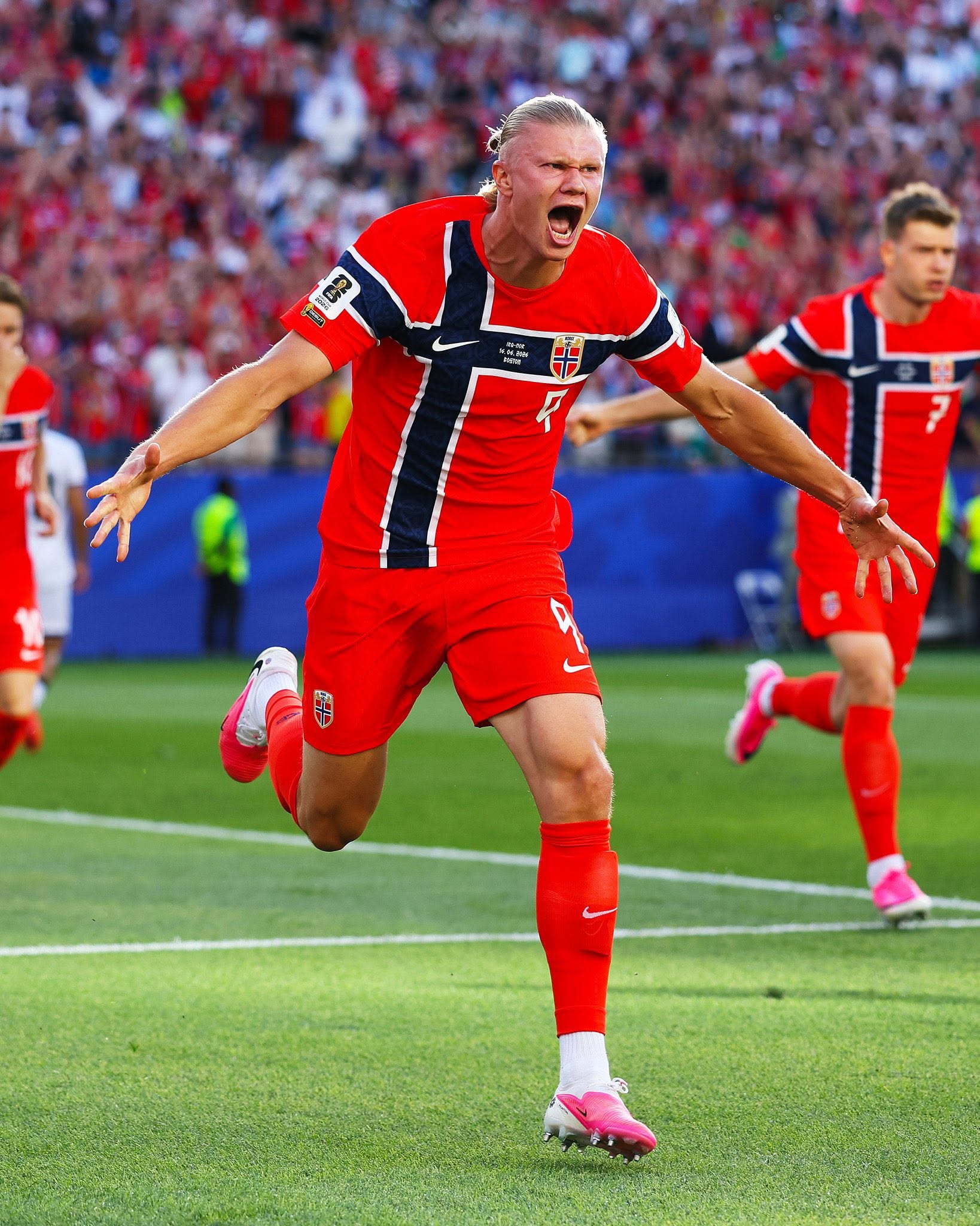 camisa-selecao-noruega-norway-copa-do-mundo-2026-vermelha-home-i-modelo-torcedor-masculina-haaland-odegaard-sorlot-ryerson-bobb-