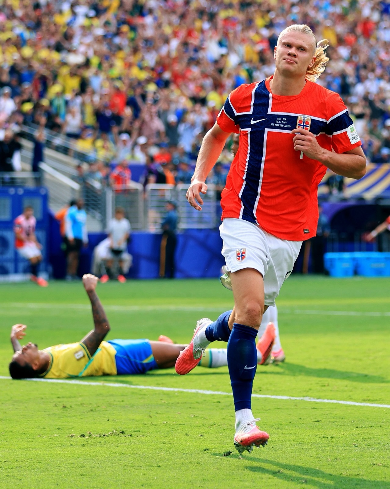 camisa-selecao-noruega-norway-copa-do-mundo-2026-vermelha-home-titular-modelo-jogador-player-masculina-haaland-odegaard-sorlot-larsen-ryerson-berg-nyland-nusa-bobb-