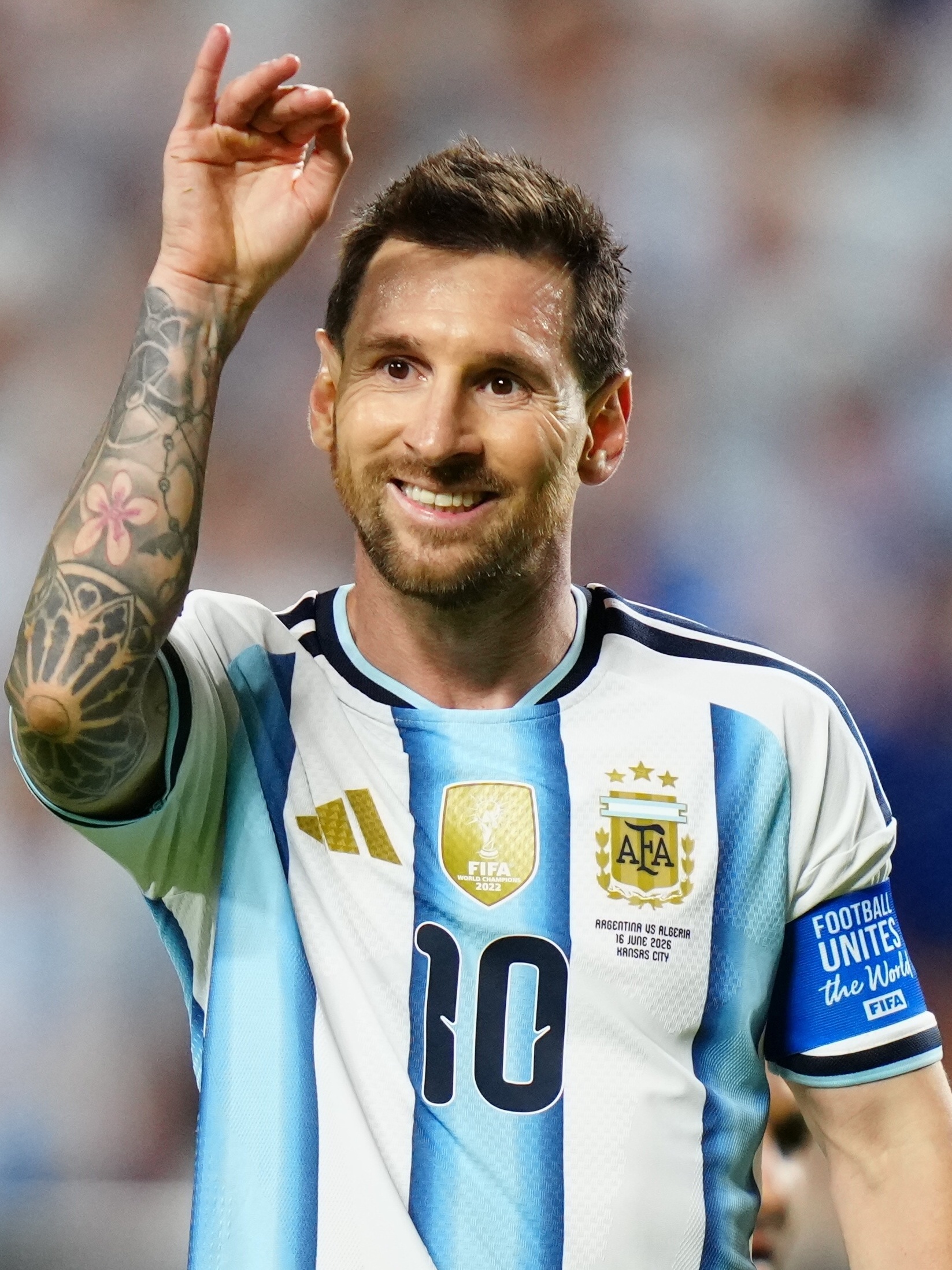 camisa-seleção-argentina-copa-do-mundo-2026-home-uniforme-titular-branco-azul-masculina-modelo-player-jogador-lionel-messi-julian-alvarez-enzo-fernandez-lautaro-martinez-rodrigo-de-paul-