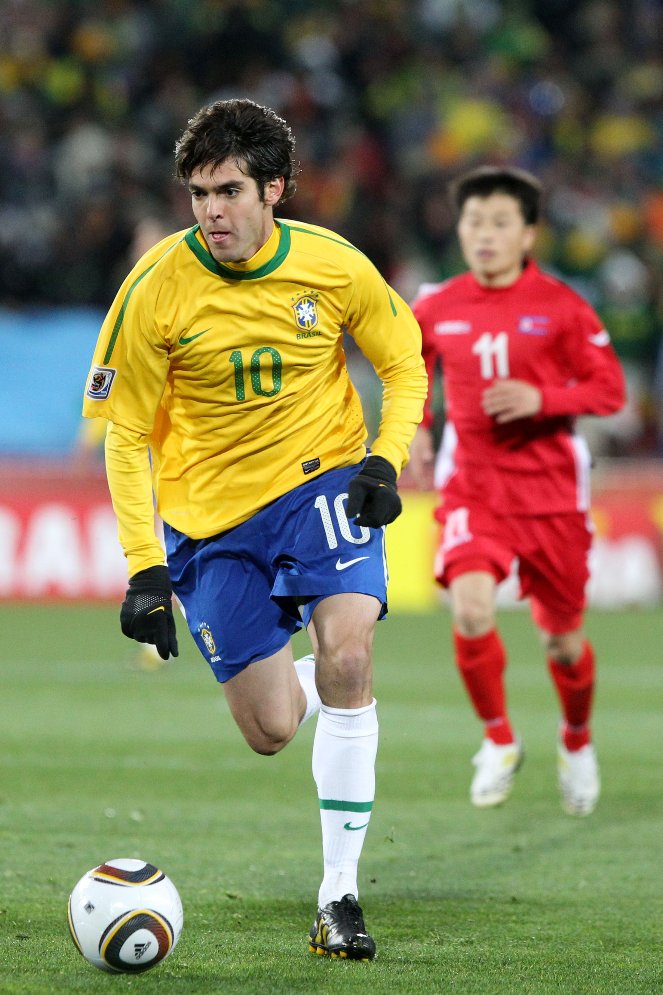 camisa-seleção-brasileira-brasil-retro-amarela-titular-home-i-masculina-modelo-torcedor-copa-do-mundo-2010-africa-felipe-melo-robinho-kaka-jabulani-elano-julio-cesar-