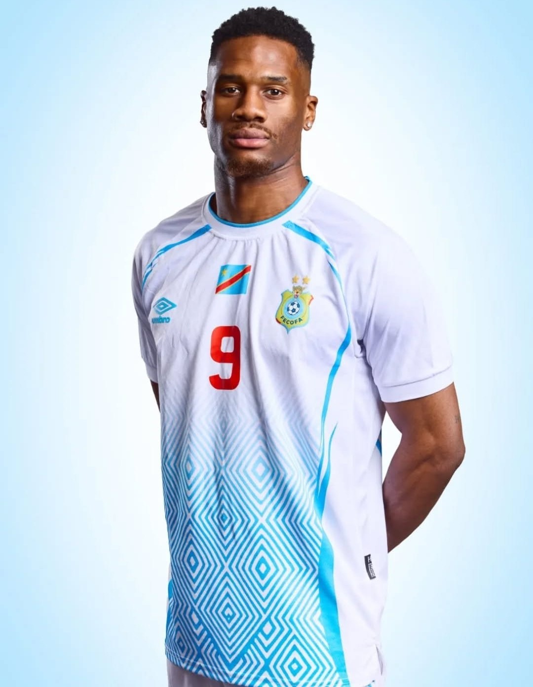 camisa-seleção-congo-2026-away-branca-masculina-modelo-torcedor-africa-mbeuma-bakambu-bissaka-tuanzebe-