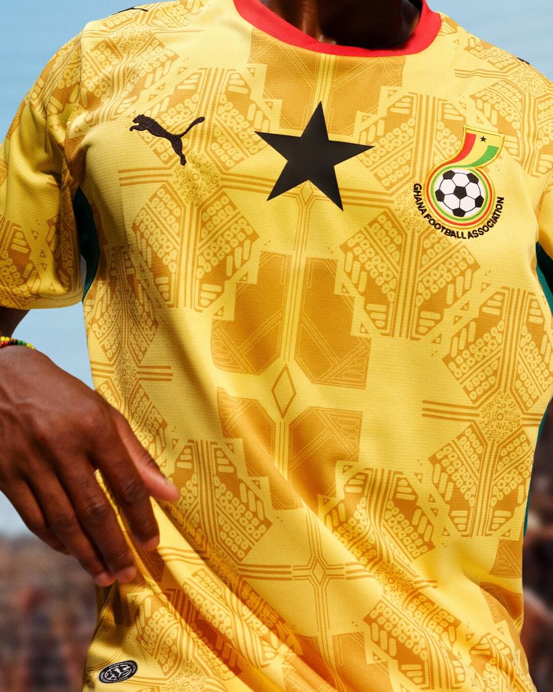 camisa-seleção-gana-copa-2026-amarela-reserva-away-masculina-modelo-torcedor-ayew-partey-inak-williams-