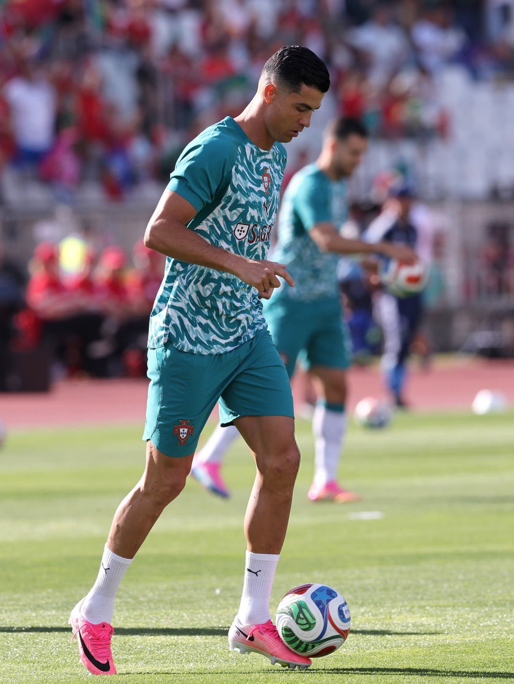 camisa-seleção-portugal-copa-do-mundo-2026-pre-jogo-verde-masculina-cristiano-ronaldo-cr7-rafael-leao-bruno-fernandes-bernardo-silva-jota-felix-pedro-neto-porro-joao-neves-nuno-mendes-